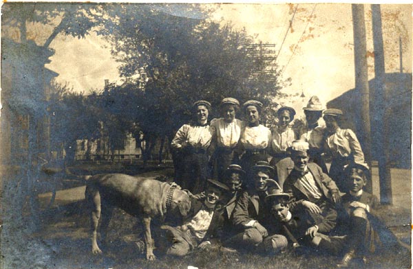 Adelloyd Whiting Williams and friends, bicylce party, c. 1900
