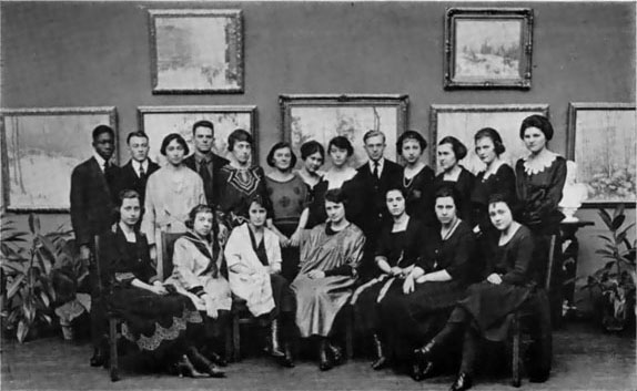 A photograph of the Art Club at the University of Nebraska, 1921.