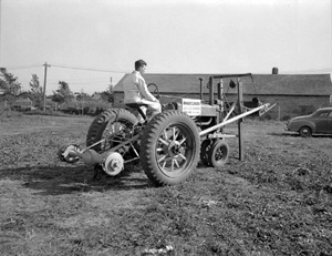 Photograph of a loader (view from behind)