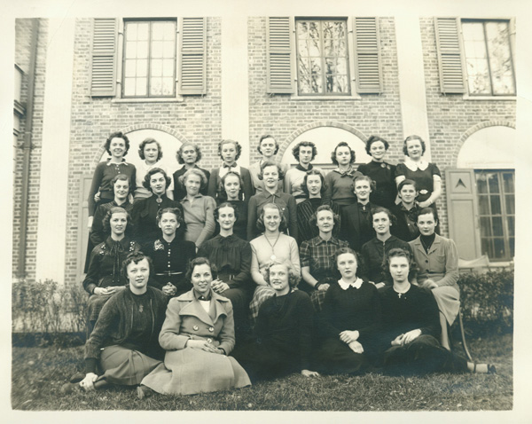 The members of Pi Beta Phi pose for a group photo.