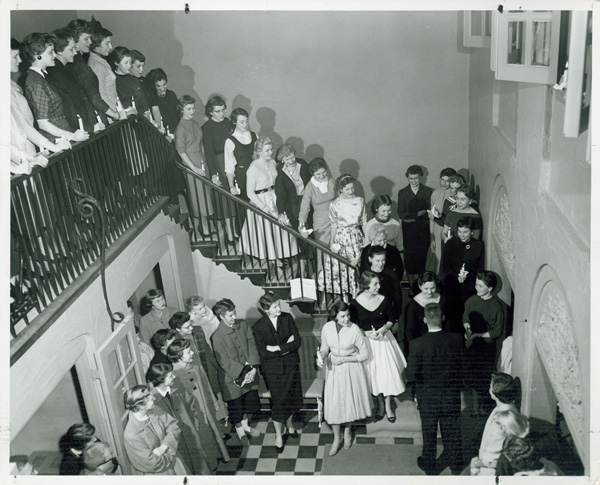 Members of Alpha Phi gather for a pinning ca. 1950. 